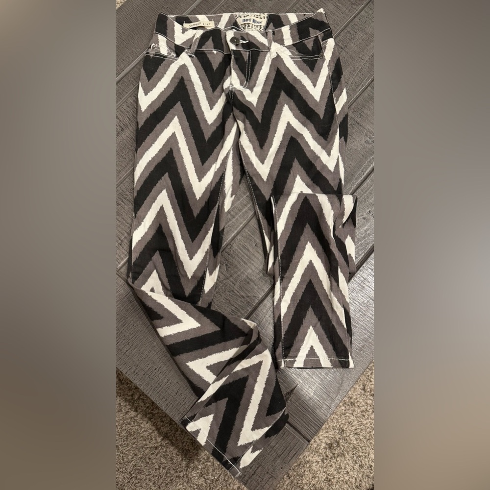 NWOT Hot Kiss Skinny Lily Black, Brown, and White Chevron Skinny Jeans